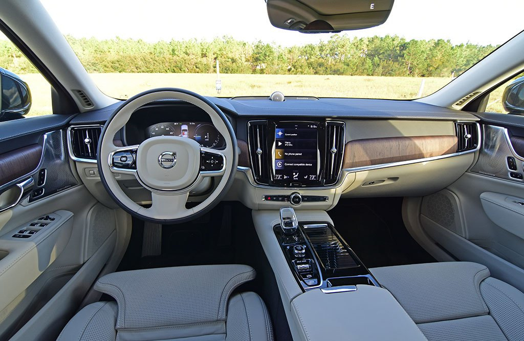 Neu gestaltete Limousine Volvo S90