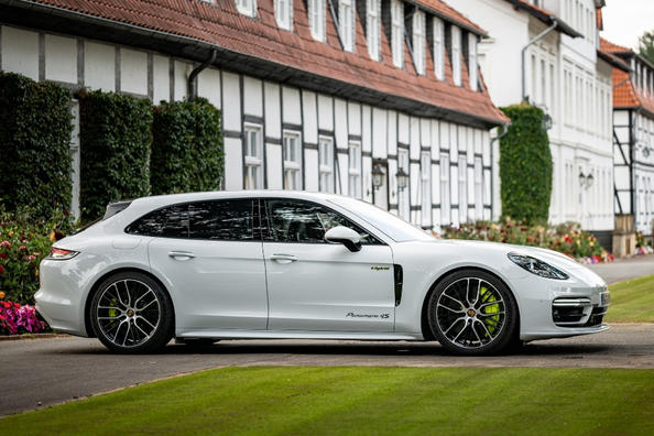 Testbericht zum allradgetriebenen Kombi Porsche Panamera Sport Turismo