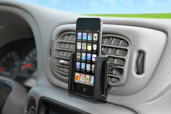 So wählen Sie den richtigen Smartphone-Halter im Auto