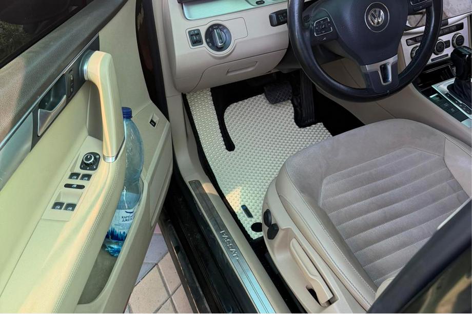 Volkswagen Passat B7 2012-2015 EVA Fußmatten (EU, Beige) Image