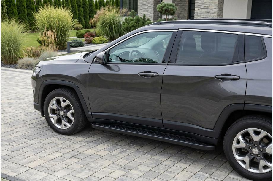 Jeep Compass 2016- Trittbretter Allmond Black (2 Stk., Aluminium) Image