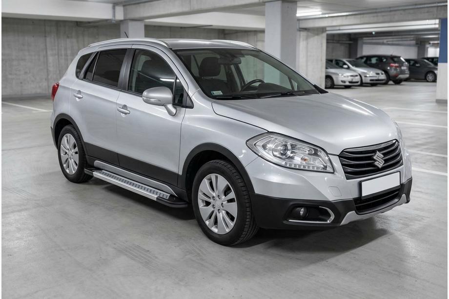 Suzuki SX4 S-Cross 2013-2016 Seitenschweller Vision New Grey (2 Stk., Aluminium) Image