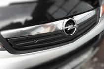 Opel Vivaro 2001–2015 Winterabdeckung für Kühlergrill 2007-2015 (V2, oben) Foto 2