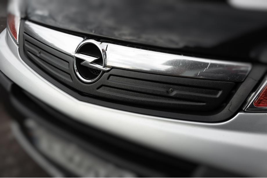 Opel Vivaro 2001–2015 Winterabdeckung für Kühlergrill 2007-2015 (V2, oben) Image