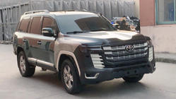Toyota Land Cruiser 200 2007-2021 Facelift Kit auf LC 300 High-Line (V1) Foto 2