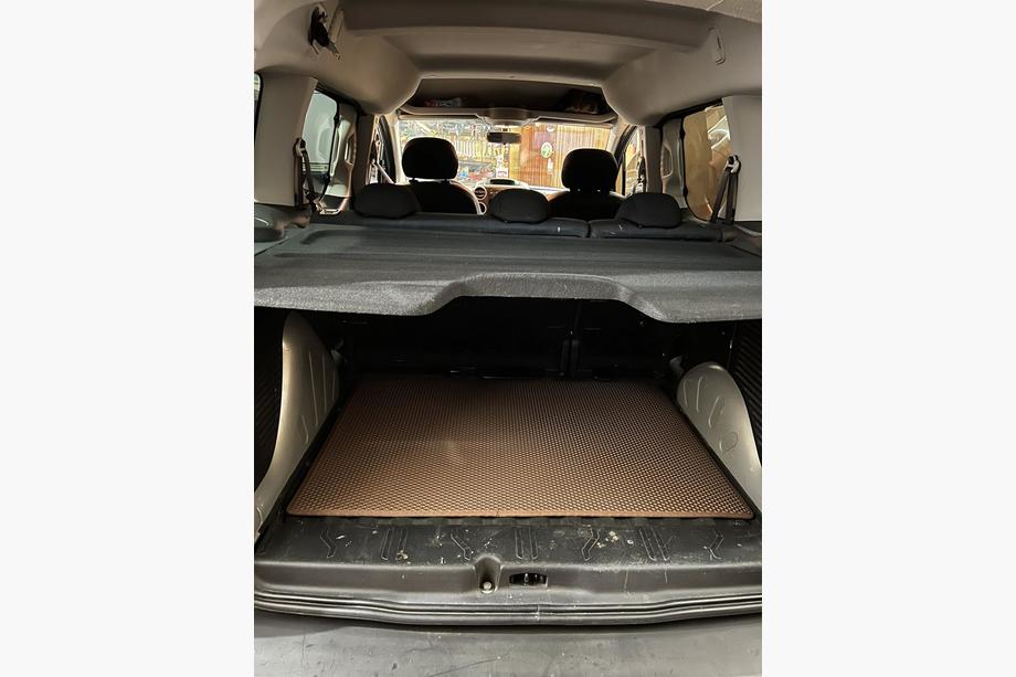 Peugeot Partner Tepee 2008-2018 Kofferraummatte (EVA, ziegelrot) Image