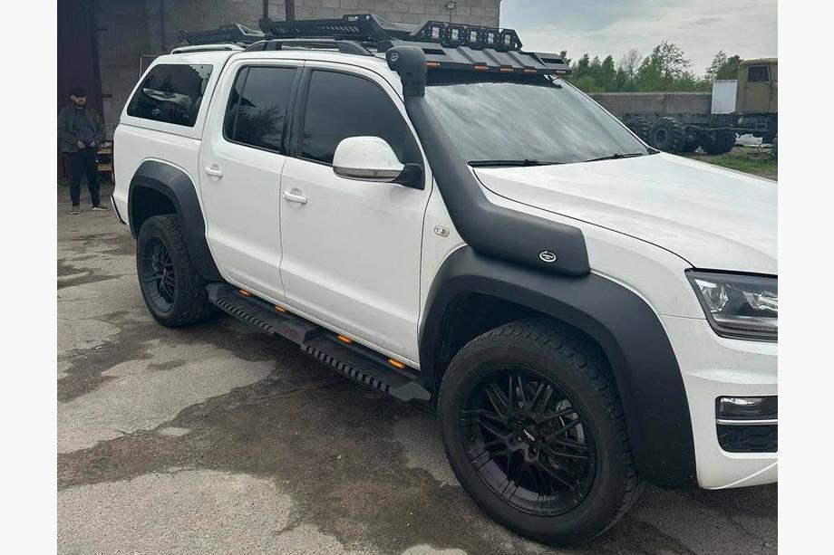 Volkswagen Amarok 2010-2022 Seitenstufen Dakar V2 mit LED (2 Stk, Metall) Foto 8