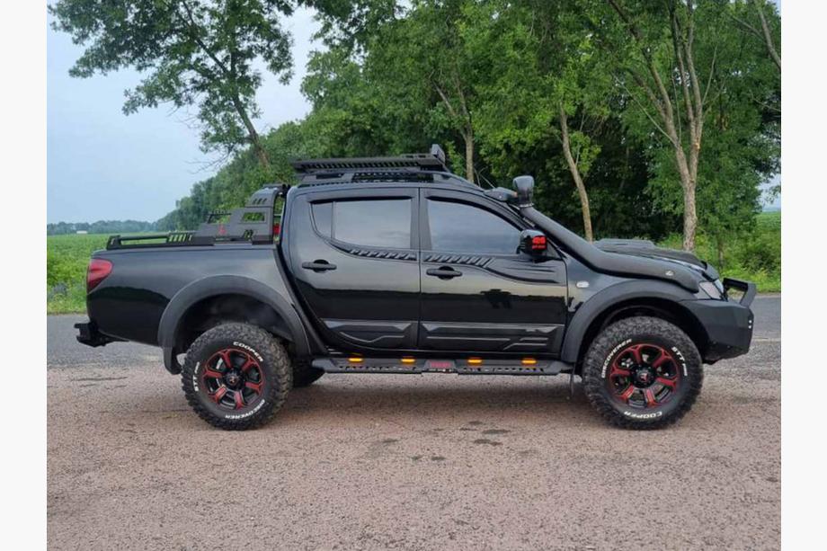 Mitsubishi L200 2006-2015 Seitenstufen Dakar V2 mit LED (2 Stk, Metall) Foto 12
