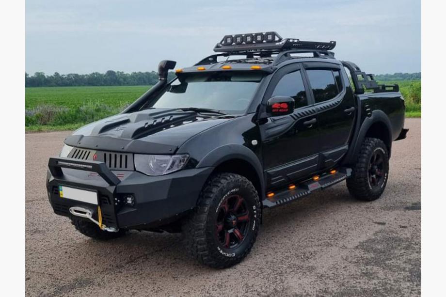 Mitsubishi L200 2006-2015 Seitenstufen Dakar V2 mit LED (2 Stk, Metall) Foto 10