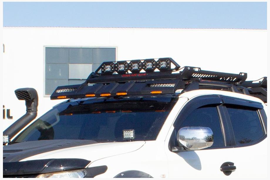Toyota Hilux 2015- Windschutzscheibenblende (LED) Image