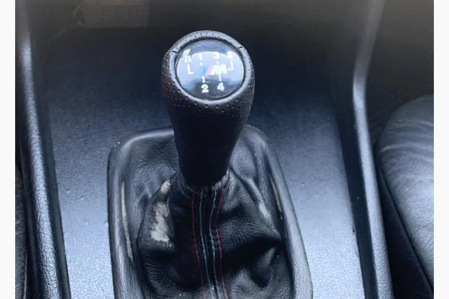 BMW 5 Series E34 1988-1995 Schaltknauf V2-5 Gang (Kunstleder, schwarz glatt) Image