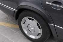 Mercedes E-class W124 1984–1997 Kotflügelverbreiterungen 1989-1995 (4 Stk, schwarz, ABS-Kunststoff) Foto 2