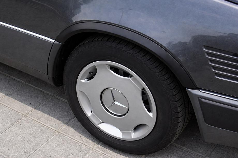 Mercedes E-class W124 1984–1997 Kotflügelverbreiterungen 1989-1995 (4 Stk, schwarz, ABS-Kunststoff) Image
