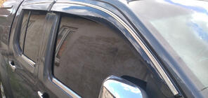 Nissan Navara 2006-2015 Windabweiser mit Chromleisten (4 Stk., Sunplex Chrome) Foto 1