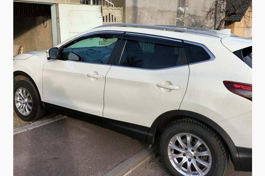 Nissan Qashqai 2014-2021 Windabweiser mit Chromleisten (4 Stk., Sunplex Chrome) Foto 5