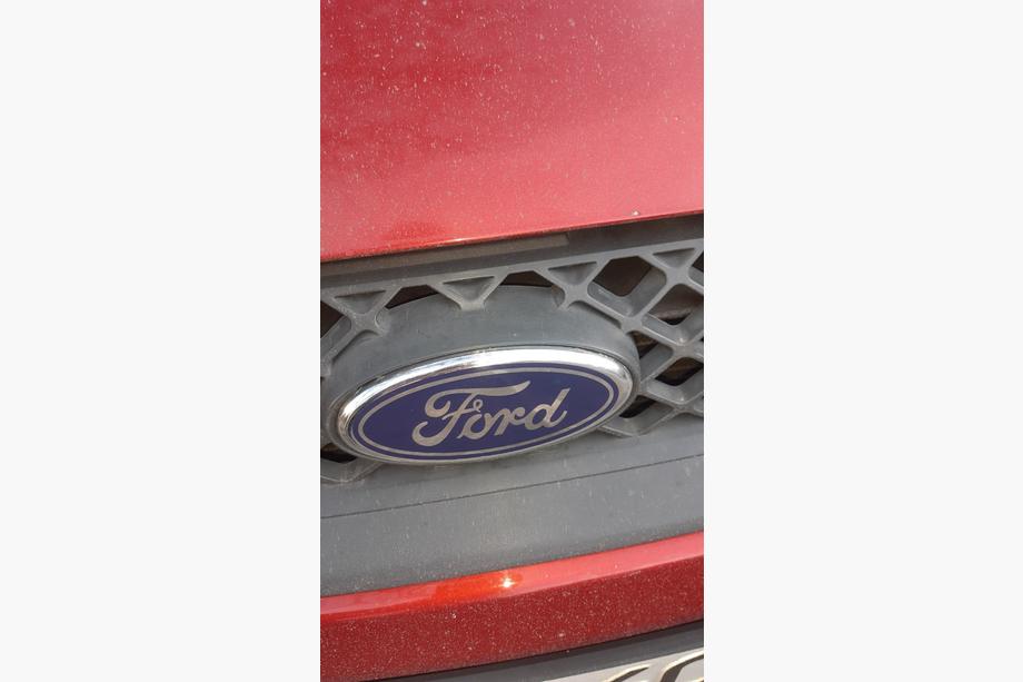 Ford Fiesta 2002-2008 Frontemblem (mit Clips) Foto 4