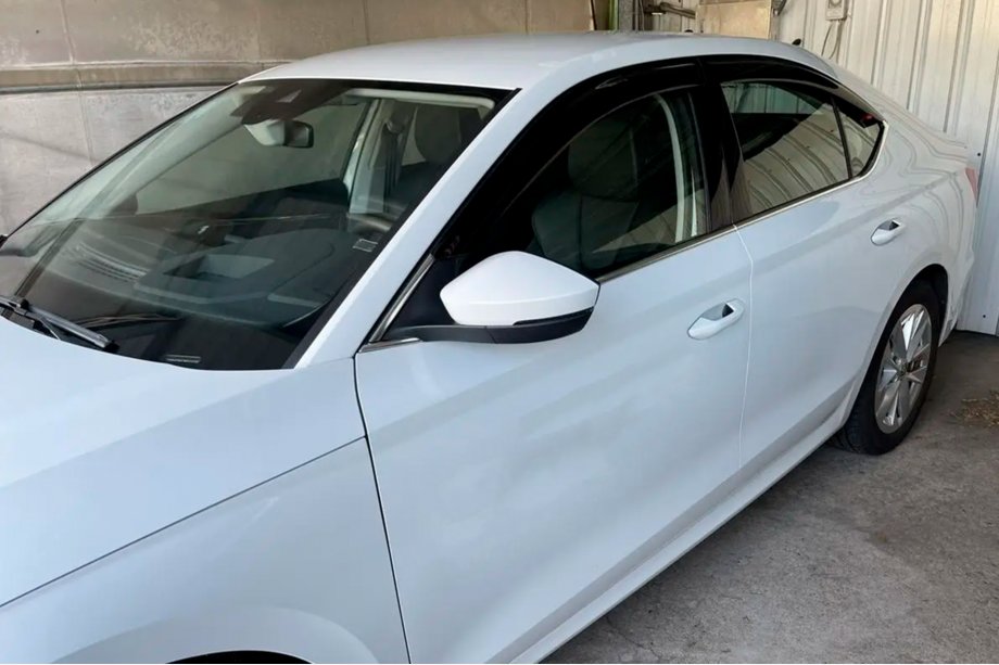 Skoda Octavia IV A8 2020- Windabweiser Liftback (4 Stk, HIC) Foto 1