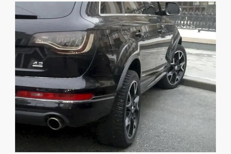 Audi Q7 2005-2015 Schmale S-Line Kotflügelverbreiterungen Image