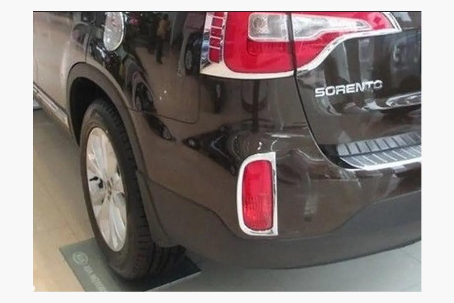 Kia Sorento II XM 2009-2014 Zierleisten fuer hintere Nebelscheinwerfer 2013+ (2 Stk, Kunststoff) Image