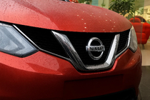 Nissan Qashqai 2014-2021 Kühlergrill Blenden Libao (Kunststoff) Foto 1