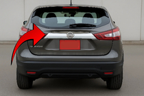 Nissan Qashqai 2014-2021 Kofferraumleisten über dem Kennzeichen Libao (Kunststoff) Foto 1