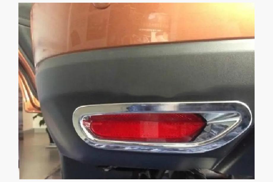 Nissan X-trail T32/Rogue 2014-2021 Abdeckungen für hintere Rückleuchten Libao (2 Stk, Kunststoff) Image