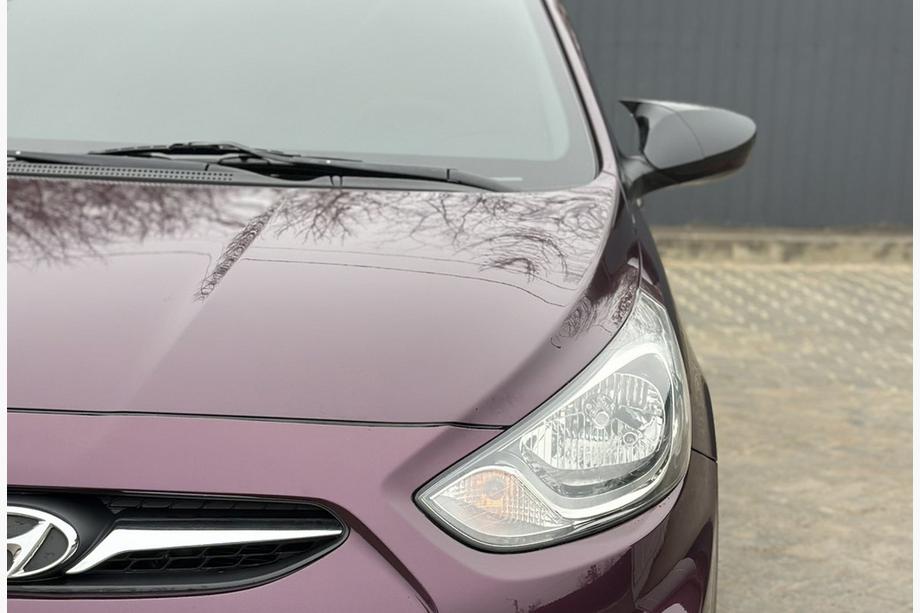 Hyundai Accent 2011-2017 Spiegelabdeckungen mit Blinker-Ausschnitt im BMW-Style (2 Stk) Foto 2