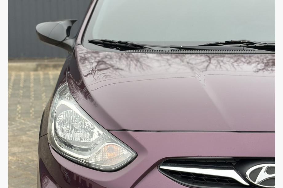Hyundai Accent 2011-2017 Spiegelabdeckungen mit Blinker-Ausschnitt im BMW-Style (2 Stk) Foto 1