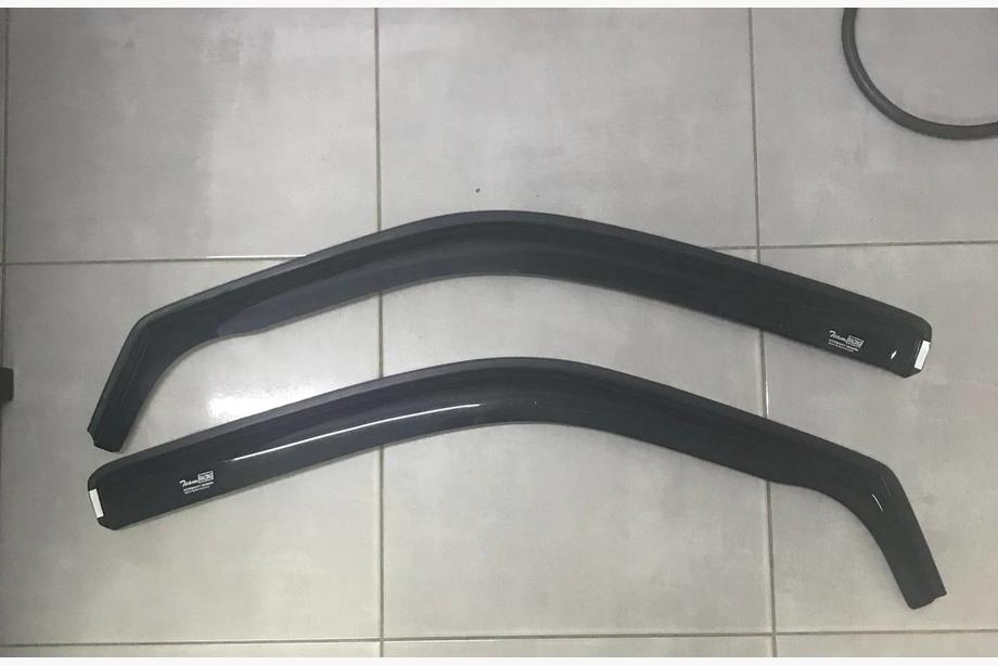 Mercedes Vito W638 1996-2003 SONDERANGEBOT! Windabweiser zum Einstecken (2 Stk, TeamRacing) Image