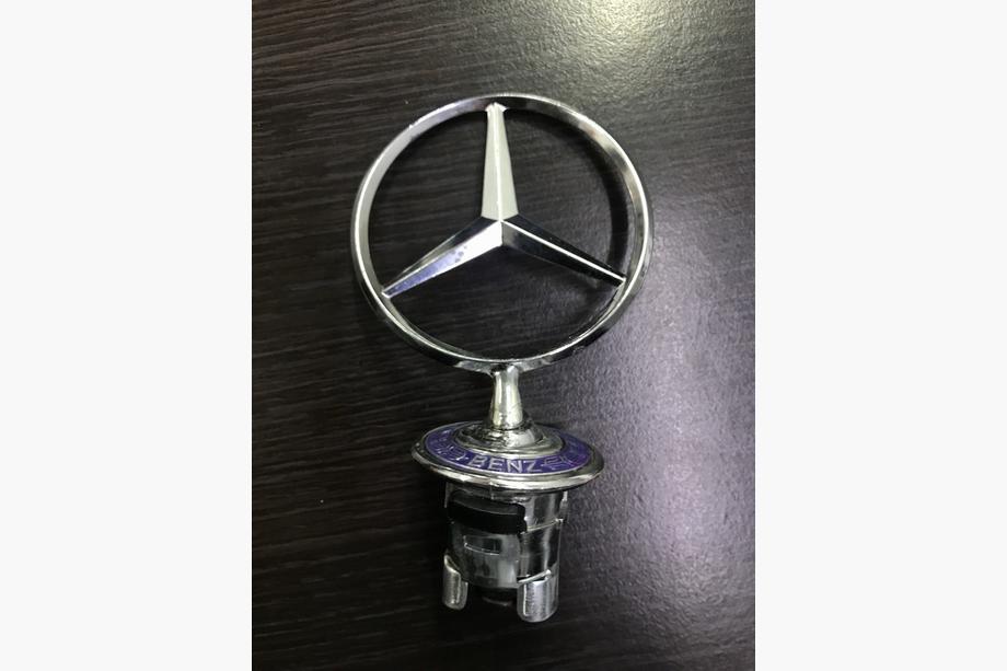 Mercedes S-class W140 1991-1998 SALE! Emblem Zielscheibe (mit Schriftzug) Image