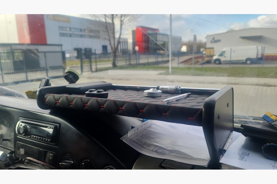 Volkswagen LT 1995-2006 Ablage für Armaturenbrett (Schwarz mit roter Naht) Image