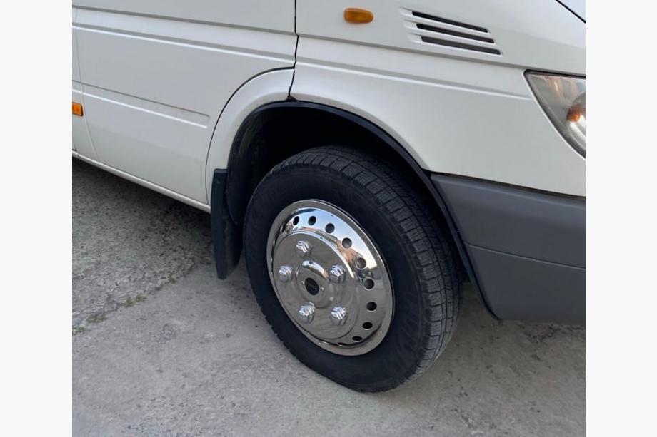 Volkswagen LT 1995-2006 Edelstahl Radkappen Exclusive V2 (2-teilige Ausführung) Image