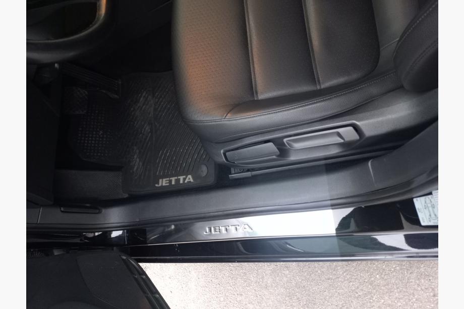 Volkswagen Jetta 2011-2018 Einstiegsleisten Edelstahl Carmos V2 (4 Stk) Image