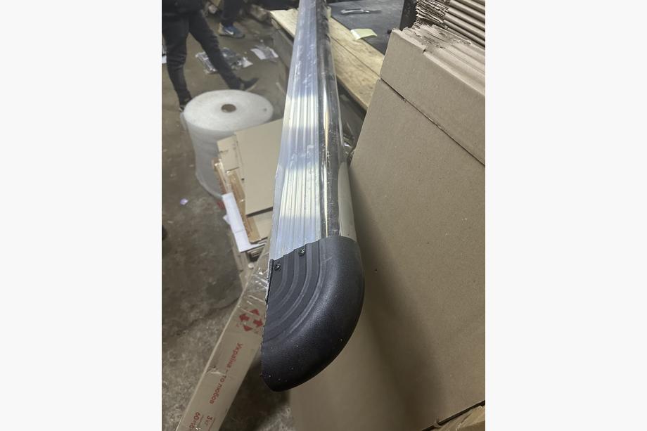 Renault Master 2011-2023 Sonderangebot! Seitliche Trittbretter ohne Halterungen 353cm (2 Stk) Image