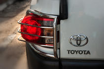 Toyota FJ Cruiser 2006-2022 Schutz für Rückleuchten (Edelstahl, 2 Stk) Foto 3