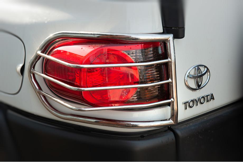 Toyota FJ Cruiser 2006-2022 Schutz für Rückleuchten (Edelstahl, 2 Stk) Image